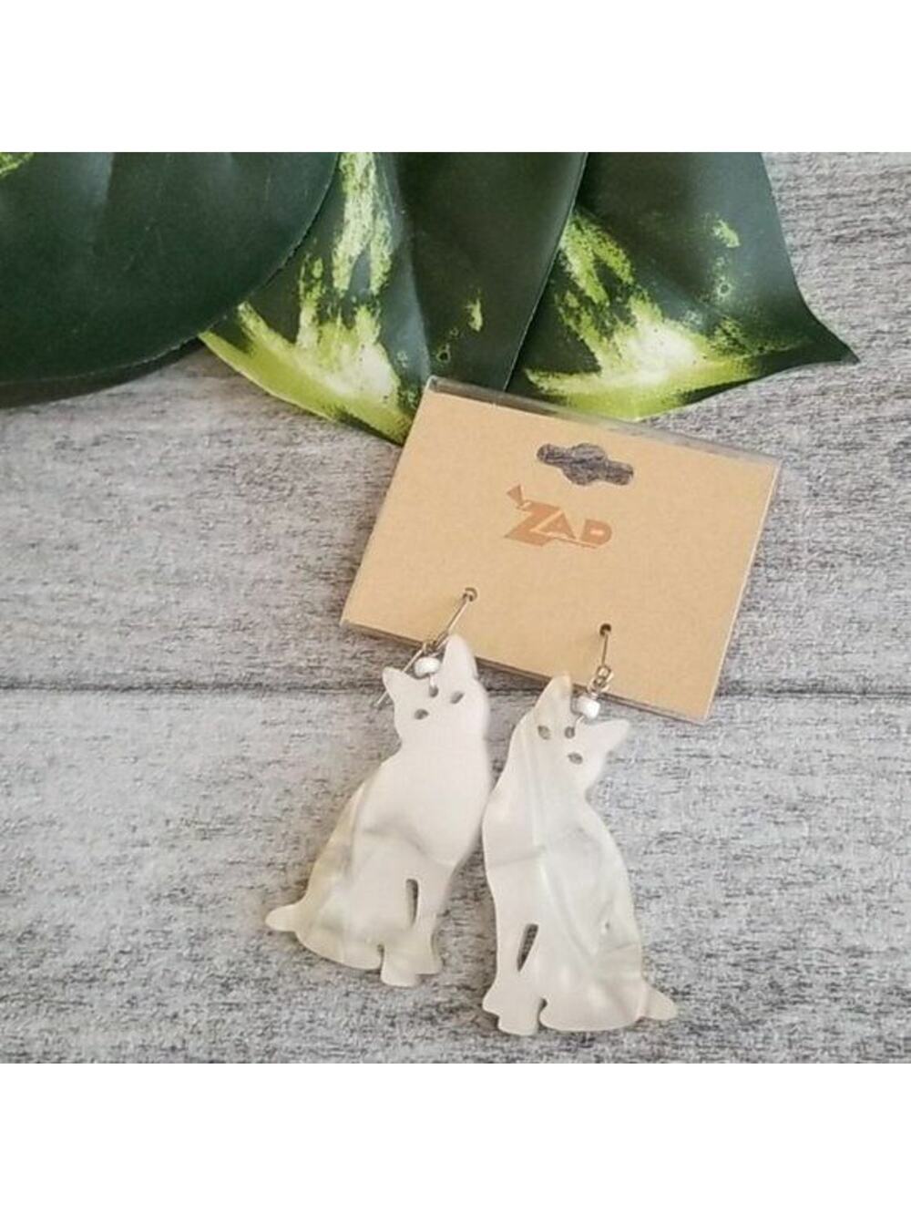 ZAD marbled white cat resin dangle earrings NEW